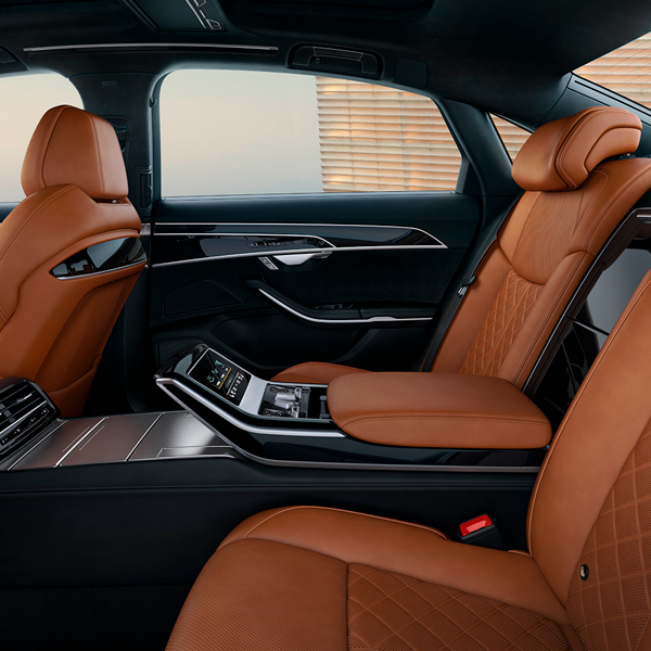 Luxury Sedan - Image 11