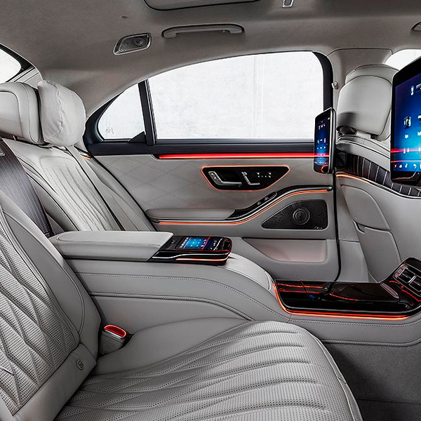Luxury Sedan - Image 4
