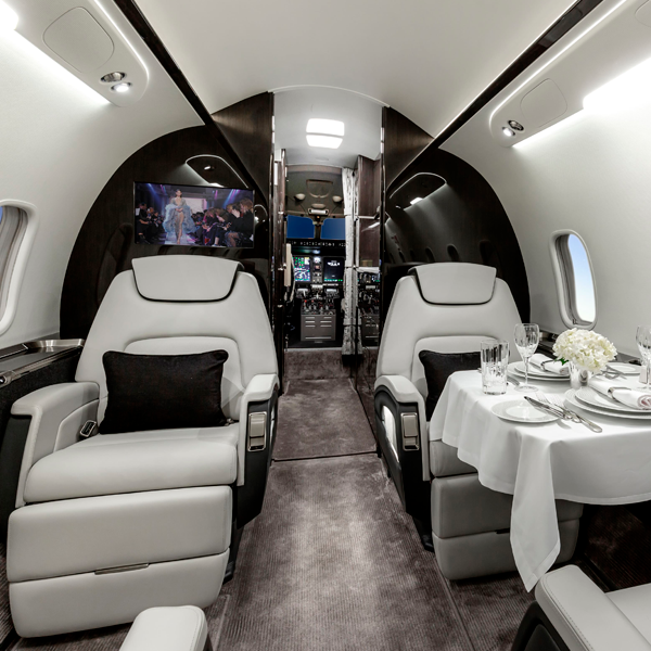Up to 2,000 mi (Seats: Up to 12) - Image 9